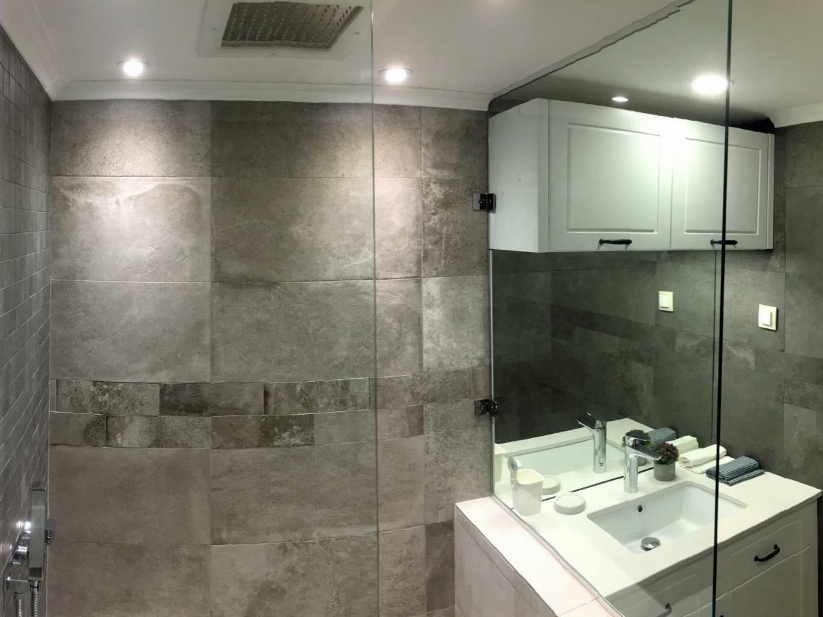 A Luxury Apartment With Patio And Bbq Софія Екстер'єр фото